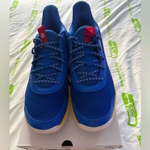 UNDER ARMOR CURRY 327